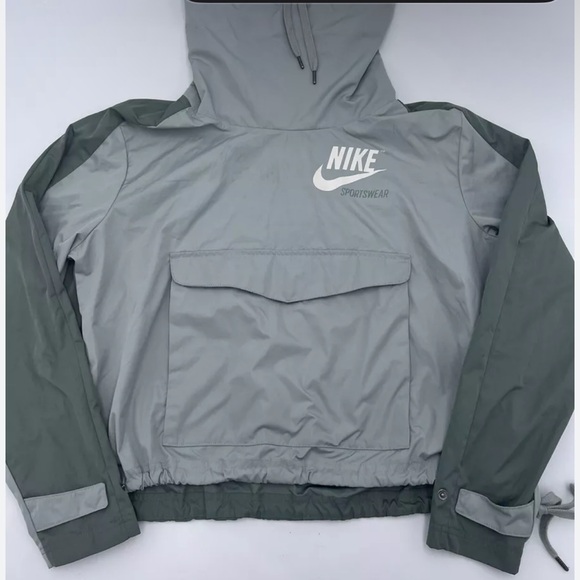 Nike Windbreaker - Picture 2 of 3